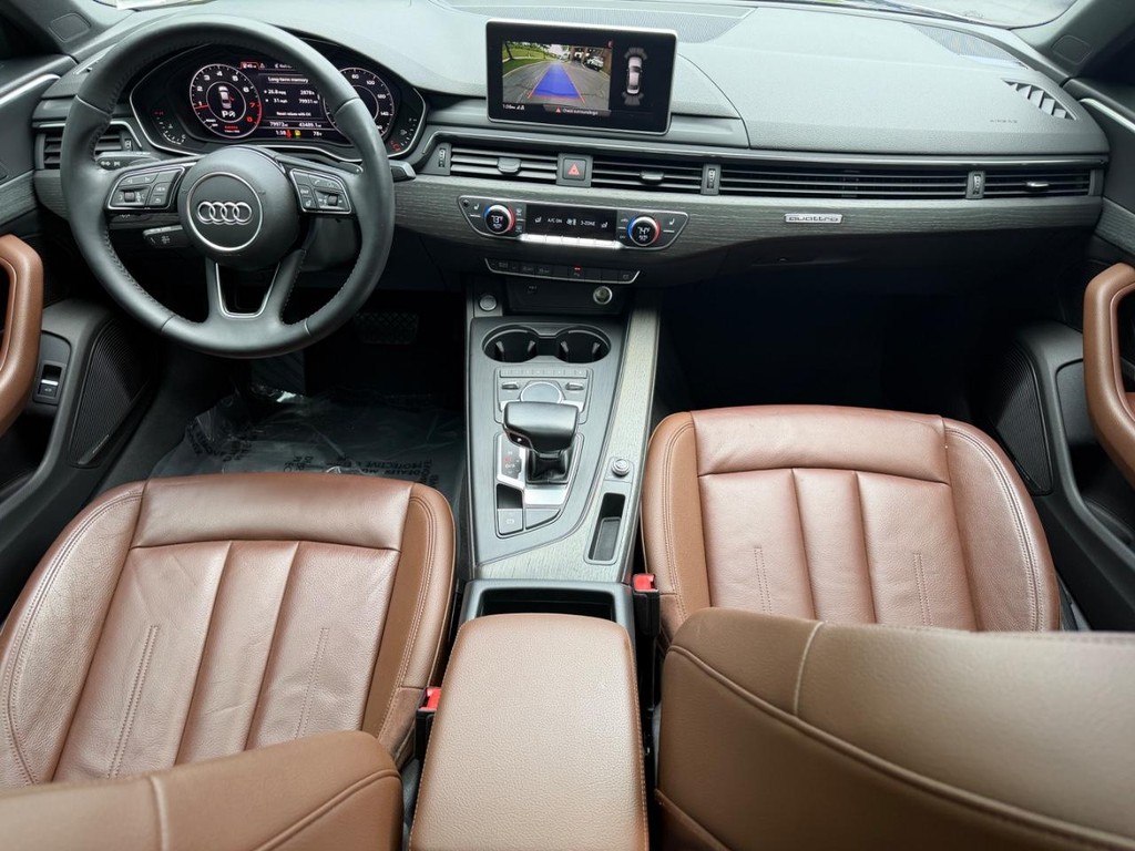 Audi A4 Vehicle Full-screen Gallery Image 11