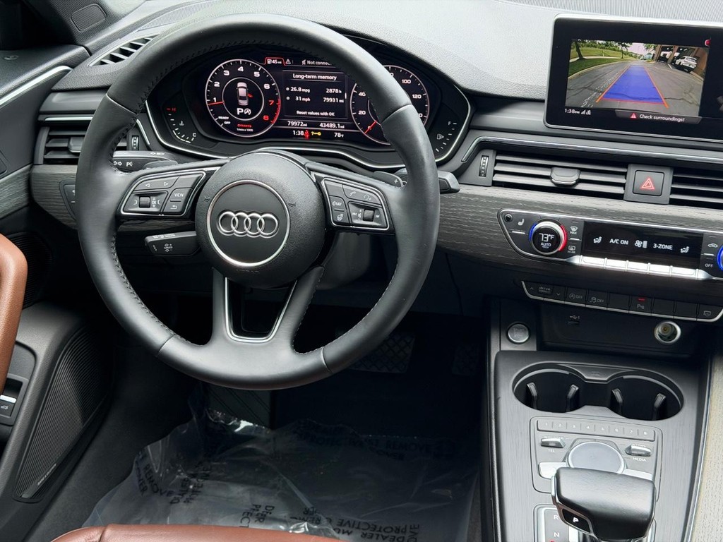 Audi A4 Vehicle Full-screen Gallery Image 12