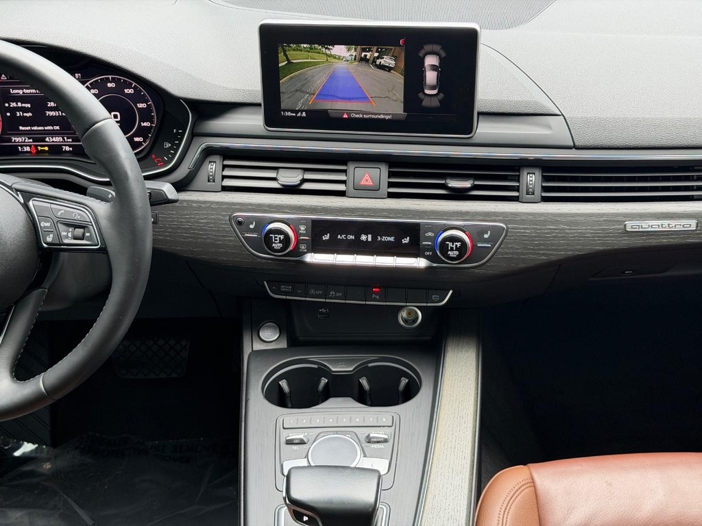Audi A4 Vehicle Full-screen Gallery Image 13
