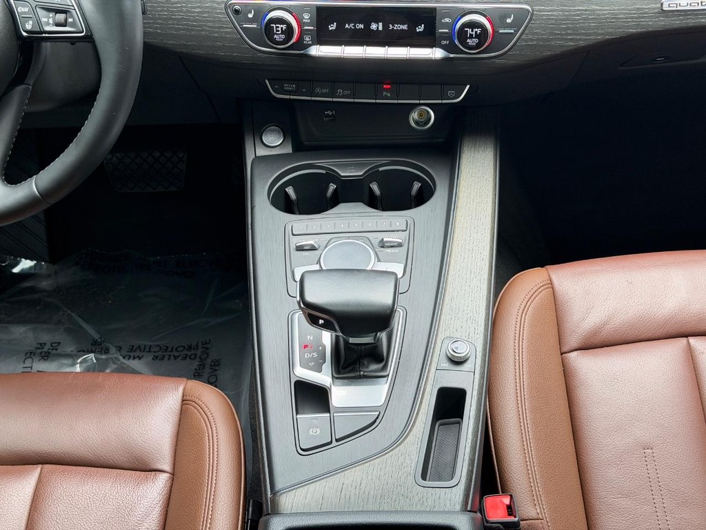 Audi A4 Vehicle Full-screen Gallery Image 14