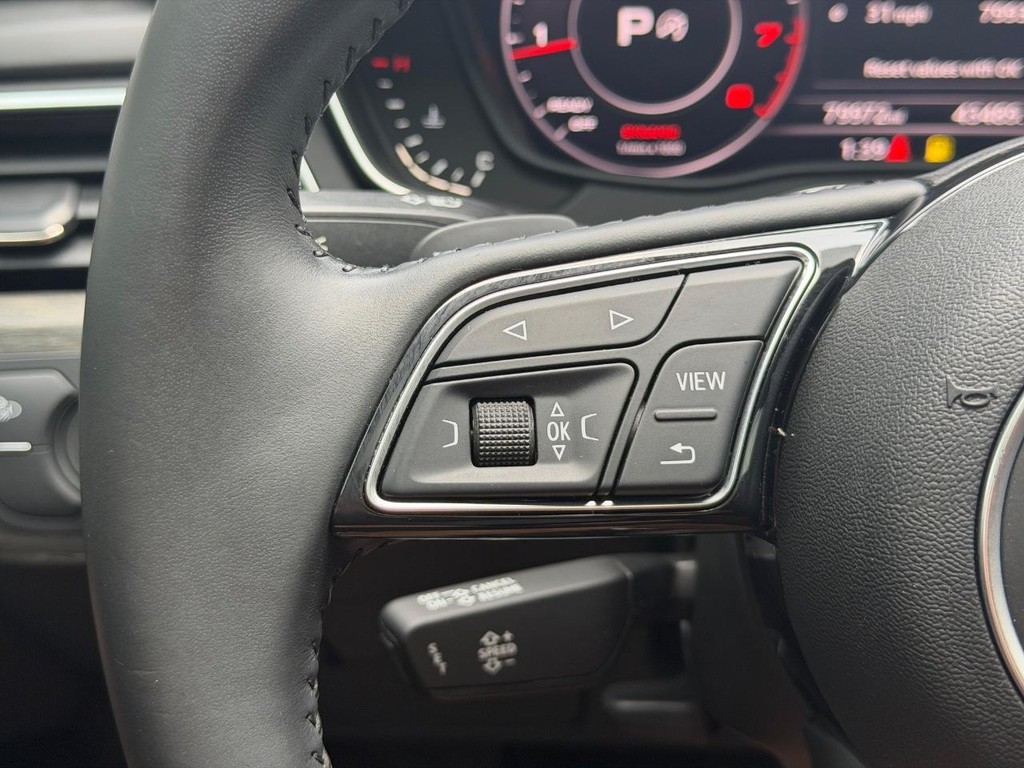 Audi A4 Vehicle Full-screen Gallery Image 18