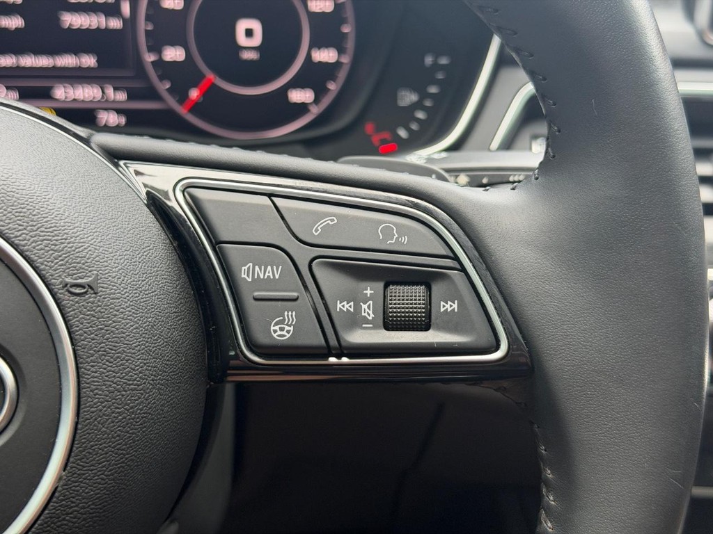 Audi A4 Vehicle Full-screen Gallery Image 19
