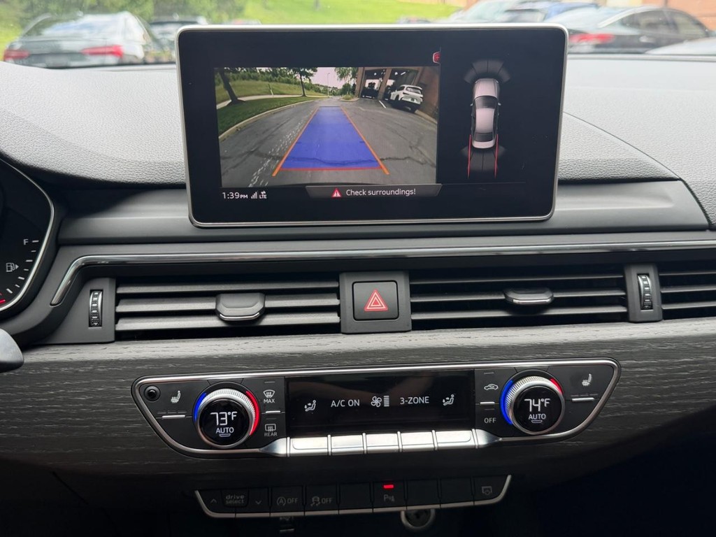 Audi A4 Vehicle Full-screen Gallery Image 22