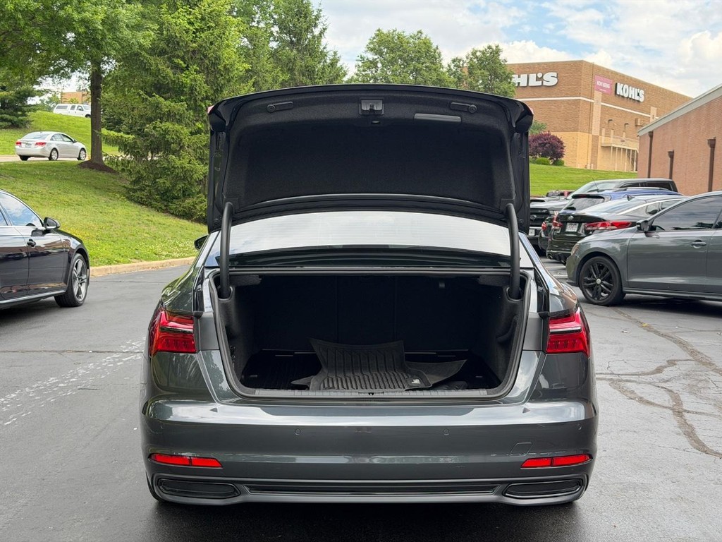 Audi A6 Sedan Vehicle Full-screen Gallery Image 04
