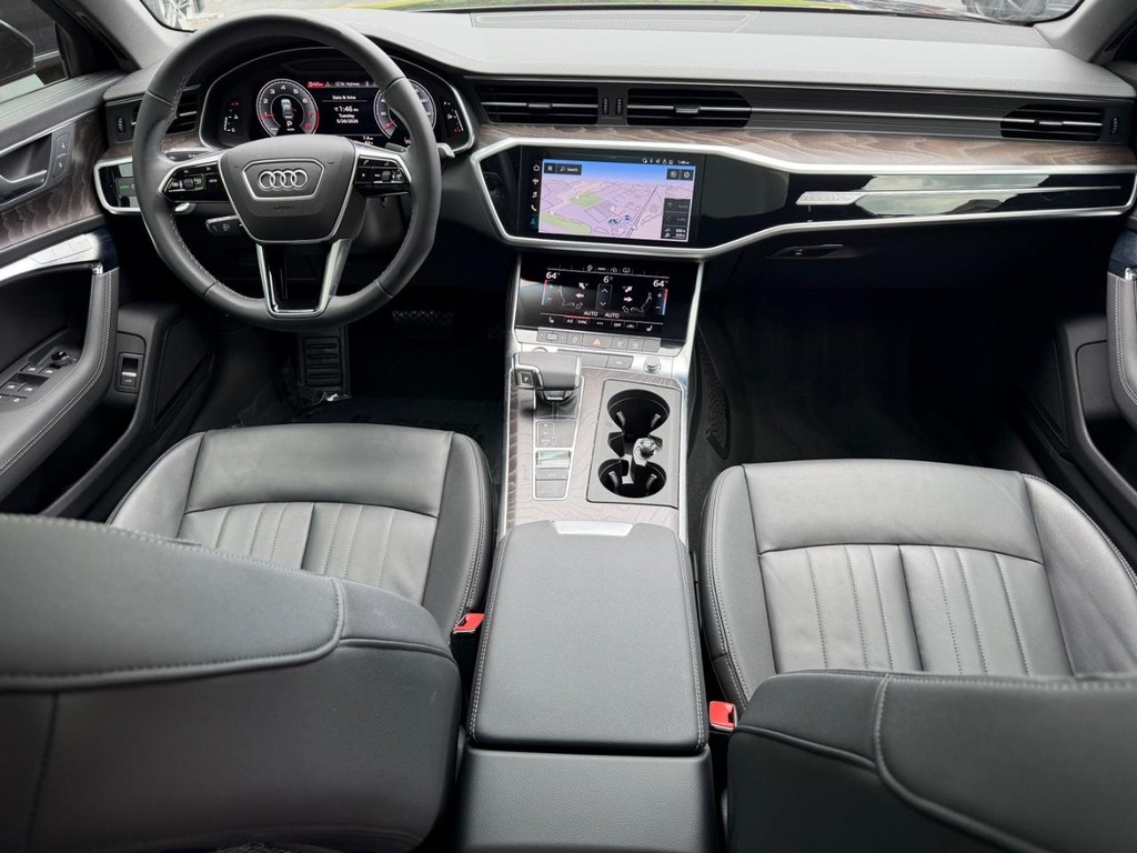 Audi A6 Sedan Vehicle Full-screen Gallery Image 11