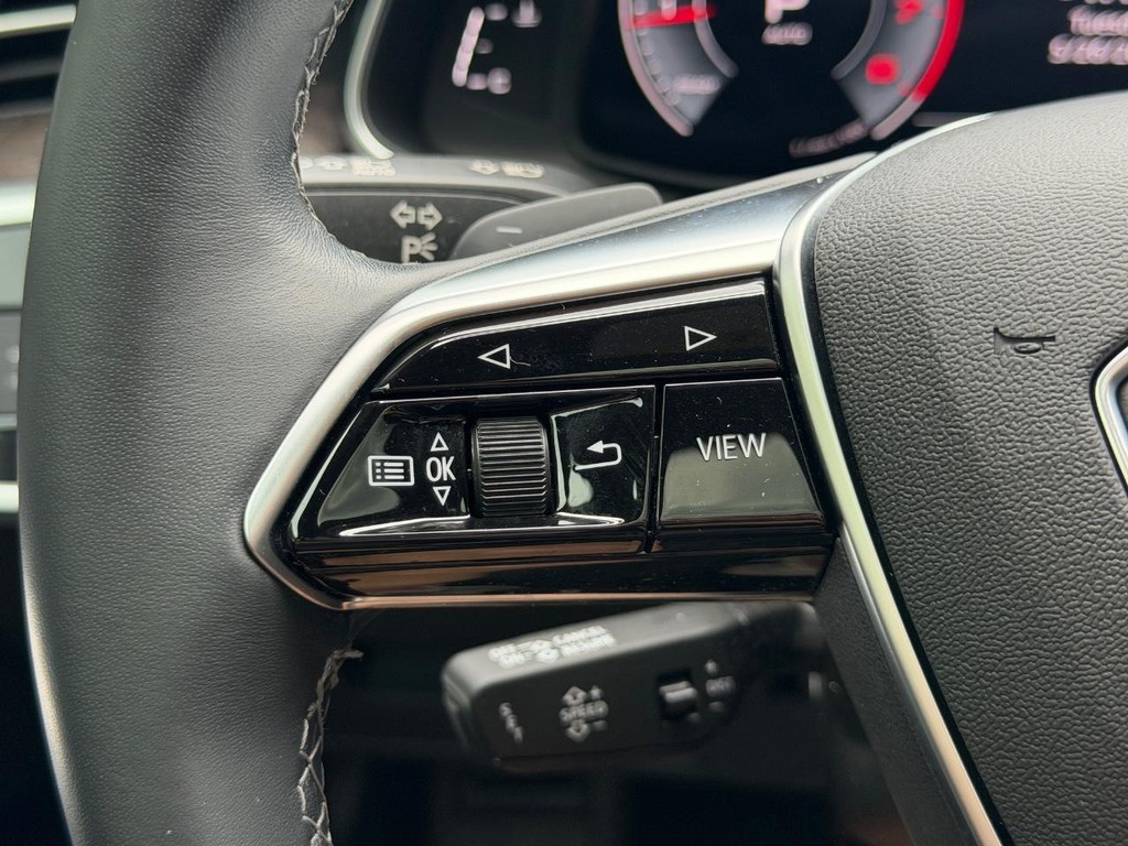 Audi A6 Sedan Vehicle Full-screen Gallery Image 17