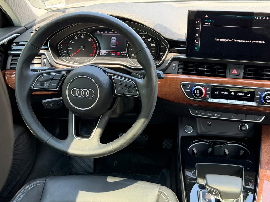 Audi A4 Sedan Vehicle Full-screen Gallery Image 12