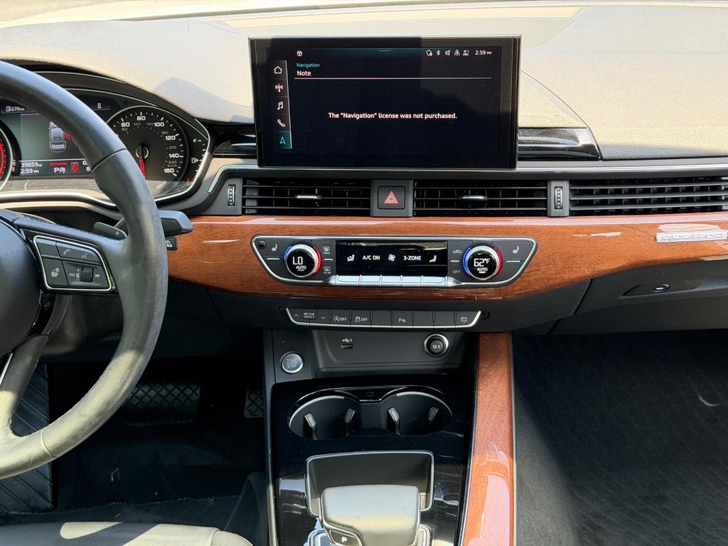 Audi A4 Sedan Vehicle Full-screen Gallery Image 13