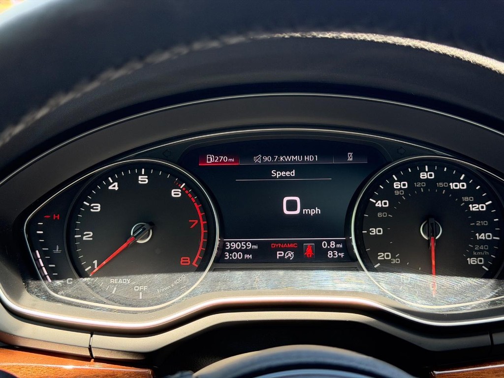 Audi A4 Sedan Vehicle Full-screen Gallery Image 20