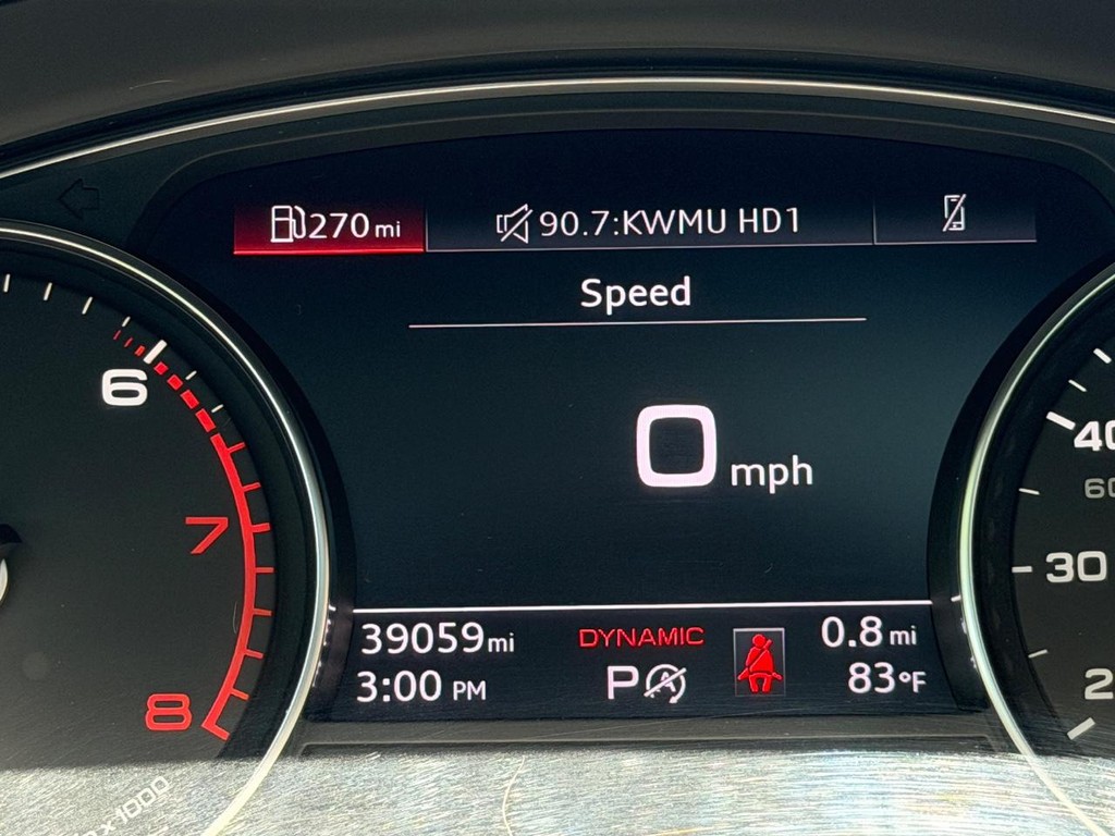 Audi A4 Sedan Vehicle Full-screen Gallery Image 21