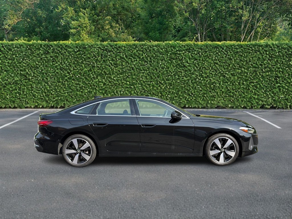 Audi A5 Vehicle Full-screen Gallery Image 02