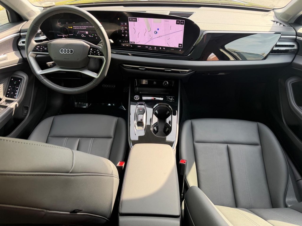 Audi A5 Vehicle Full-screen Gallery Image 11