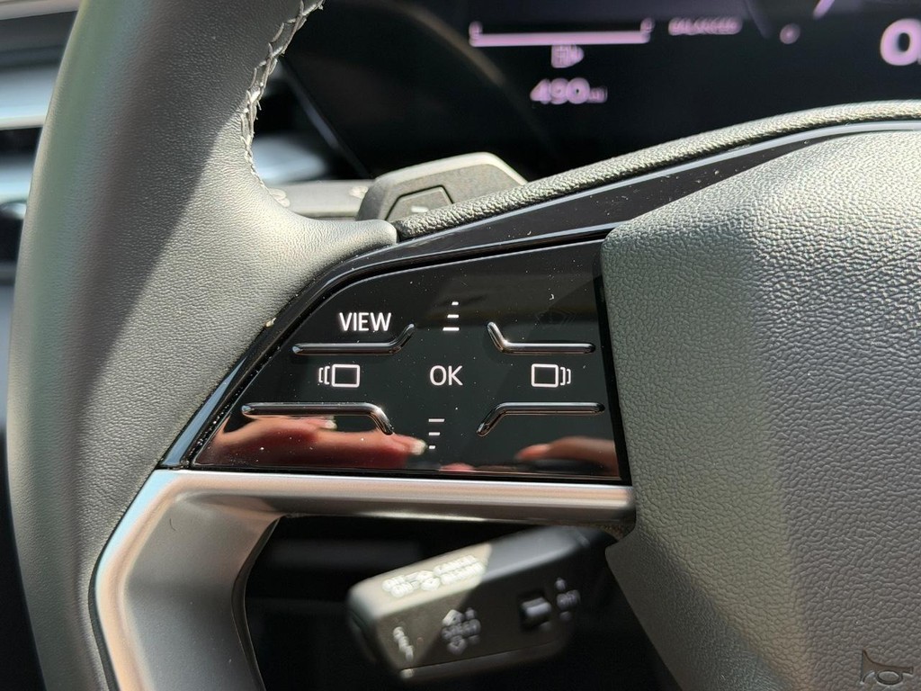 Audi A5 Vehicle Full-screen Gallery Image 16