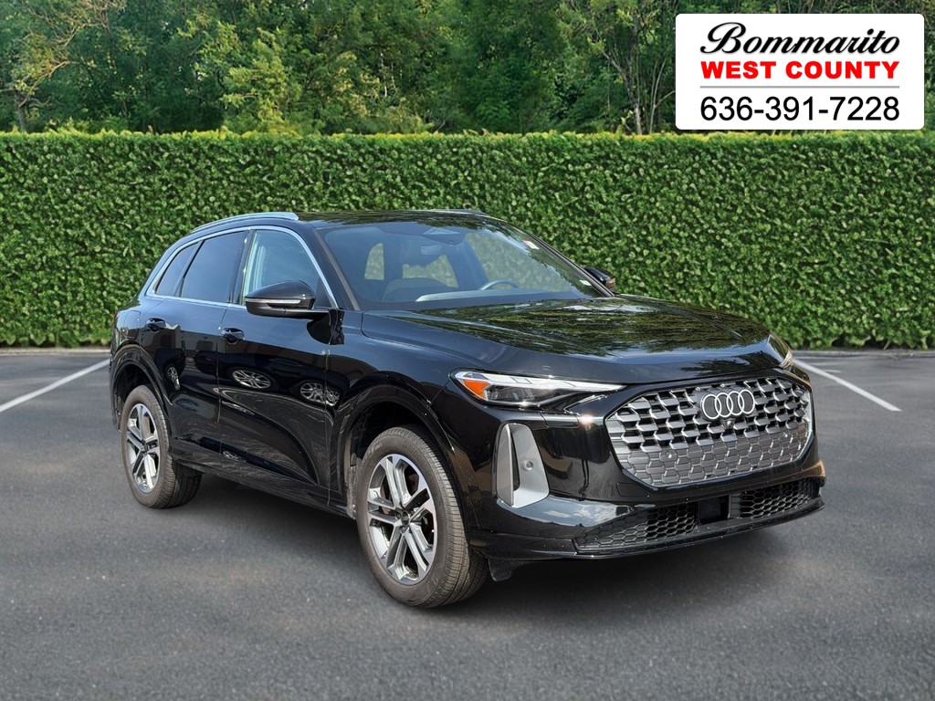 Mythos Black Metallic 2025 Audi Q5 quattro Premium 40 TFSI SUV / Crossover All-Wheel Drive Automatic