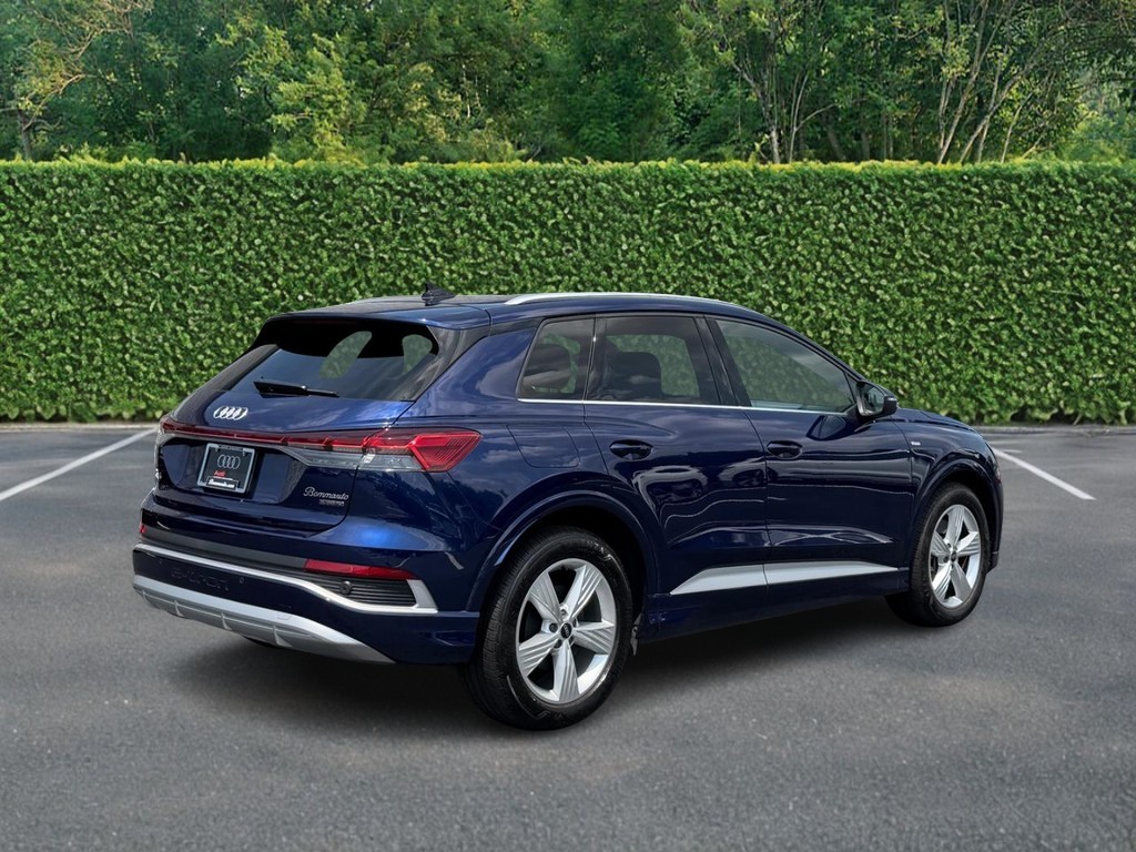 Audi Q4 e-tron Vehicle Full-screen Gallery Image 03