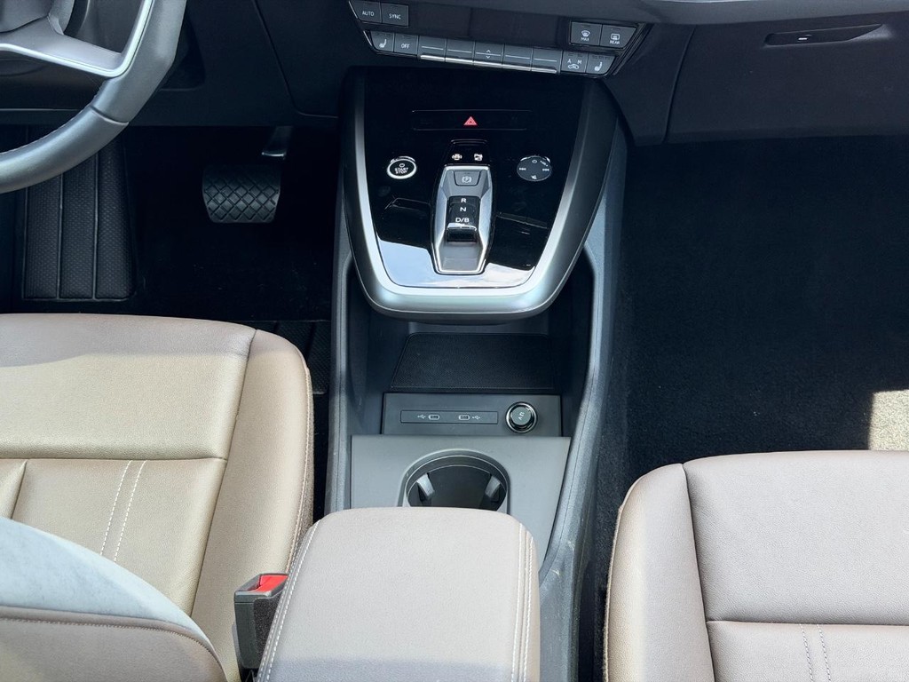 Audi Q4 e-tron Vehicle Full-screen Gallery Image 08