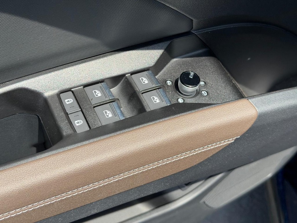 Audi Q4 e-tron Vehicle Full-screen Gallery Image 09