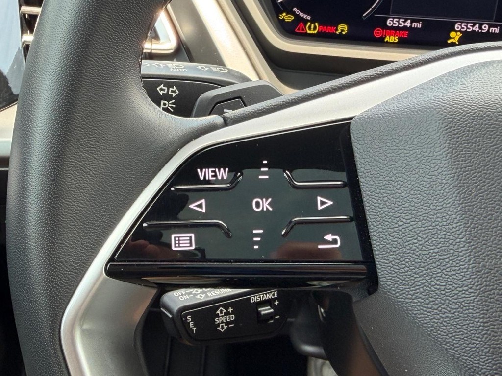 Audi Q4 e-tron Vehicle Full-screen Gallery Image 10