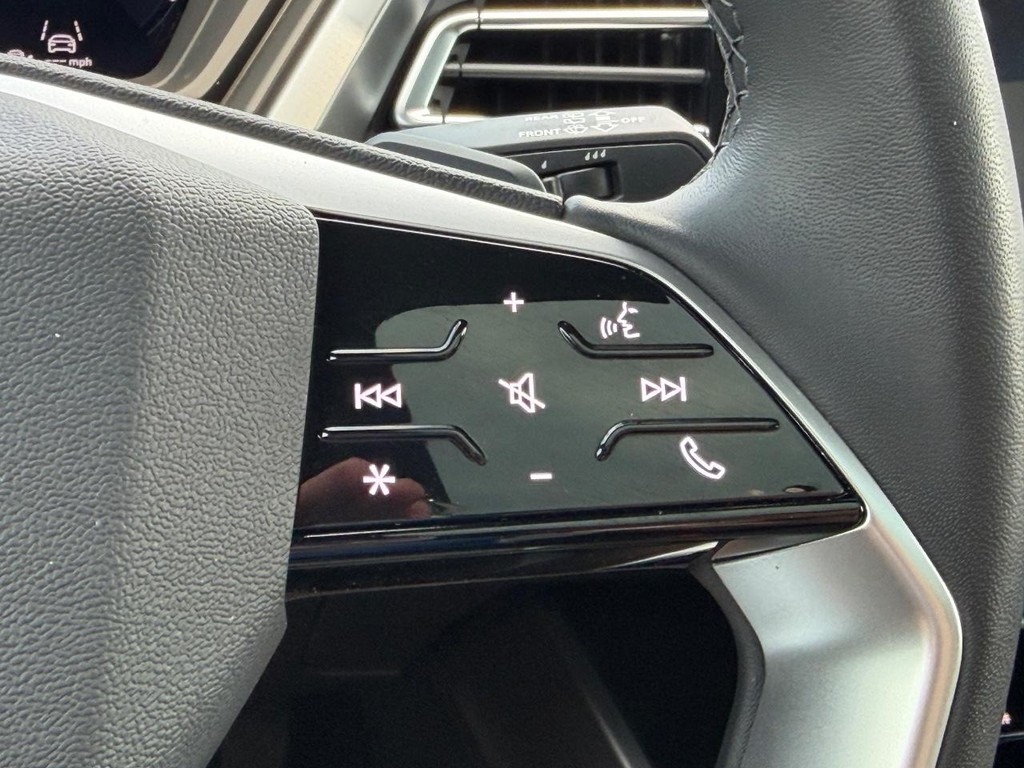 Audi Q4 e-tron Vehicle Full-screen Gallery Image 11