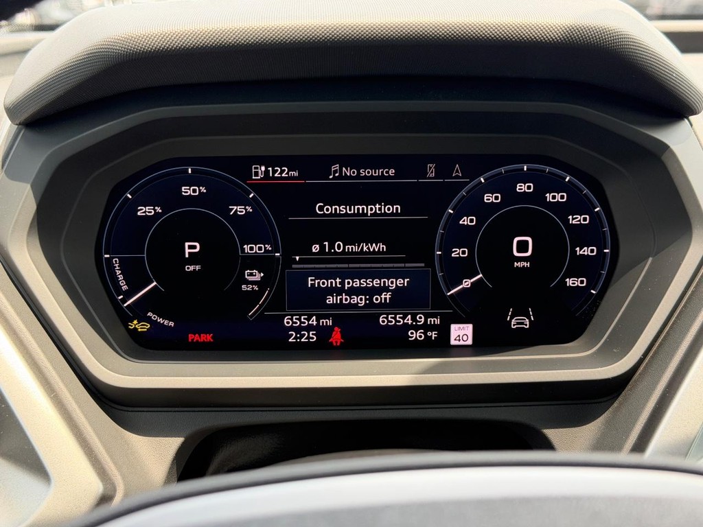 Audi Q4 e-tron Vehicle Full-screen Gallery Image 12