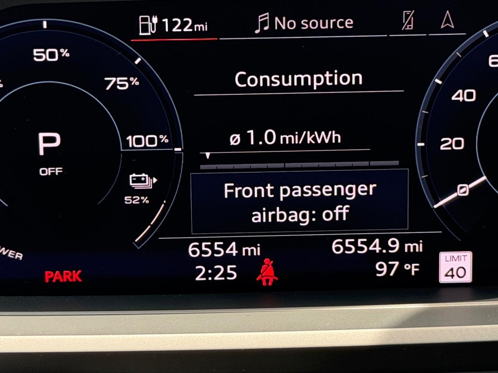 Audi Q4 e-tron Vehicle Full-screen Gallery Image 13