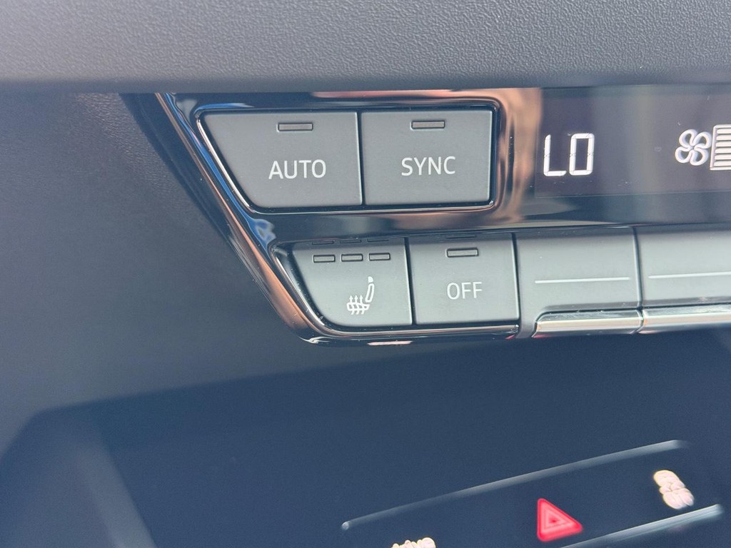 Audi Q4 e-tron Vehicle Full-screen Gallery Image 15