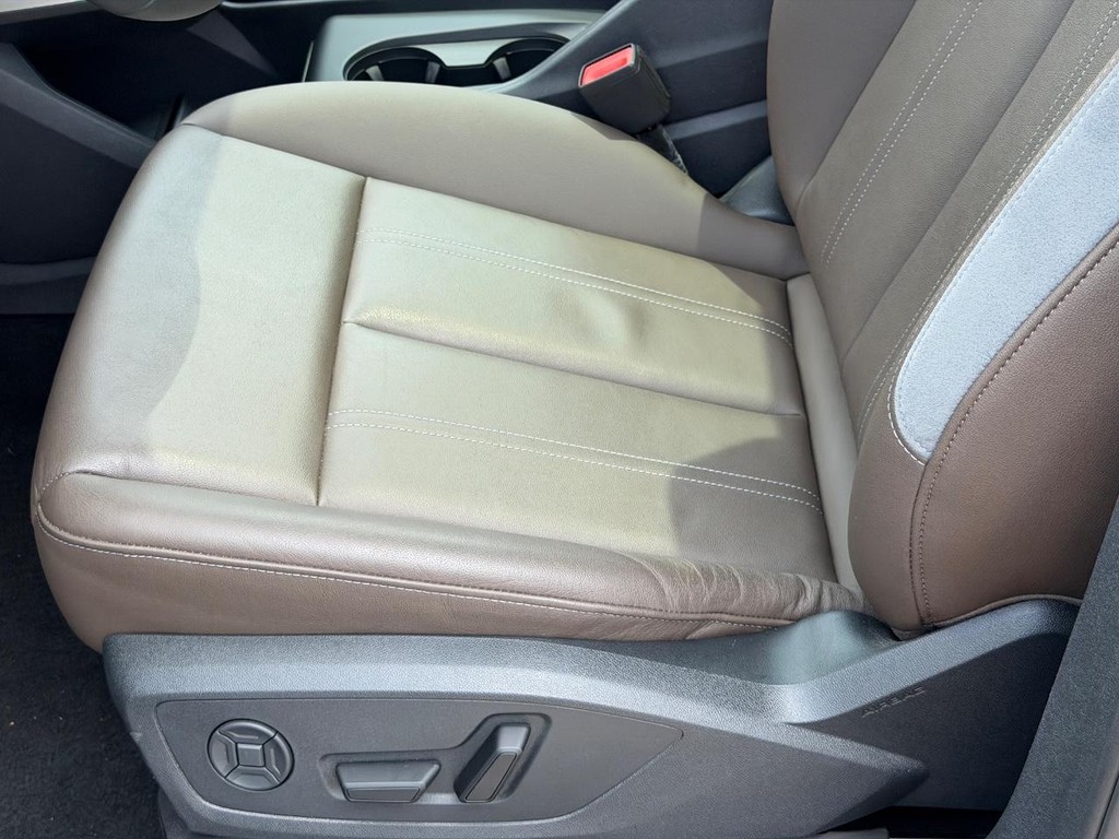 Audi Q4 e-tron Vehicle Full-screen Gallery Image 16
