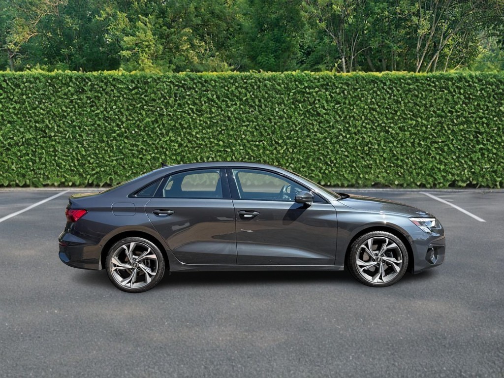 Audi A3 Vehicle Full-screen Gallery Image 02