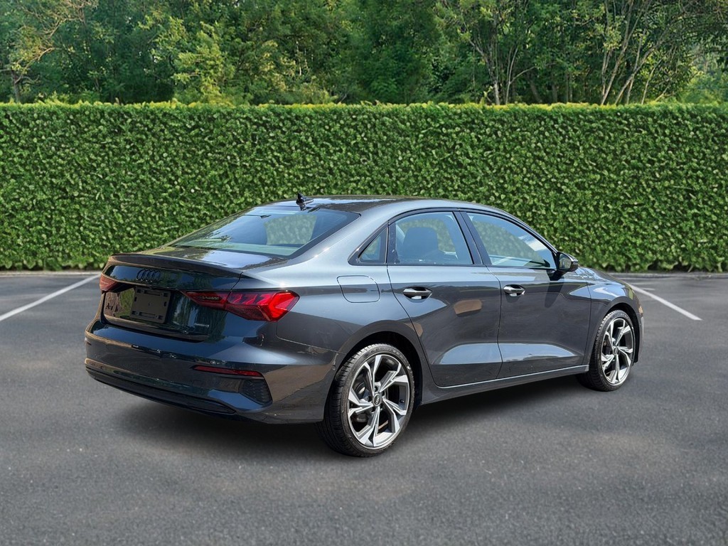 Audi A3 Vehicle Full-screen Gallery Image 03