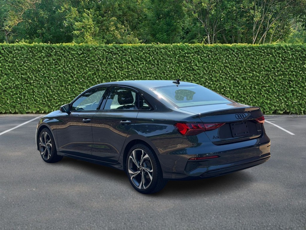 Audi A3 Vehicle Full-screen Gallery Image 06