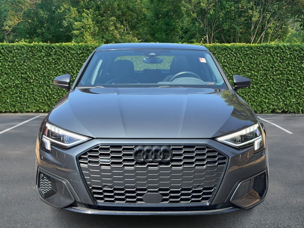 Audi A3 Vehicle Full-screen Gallery Image 09