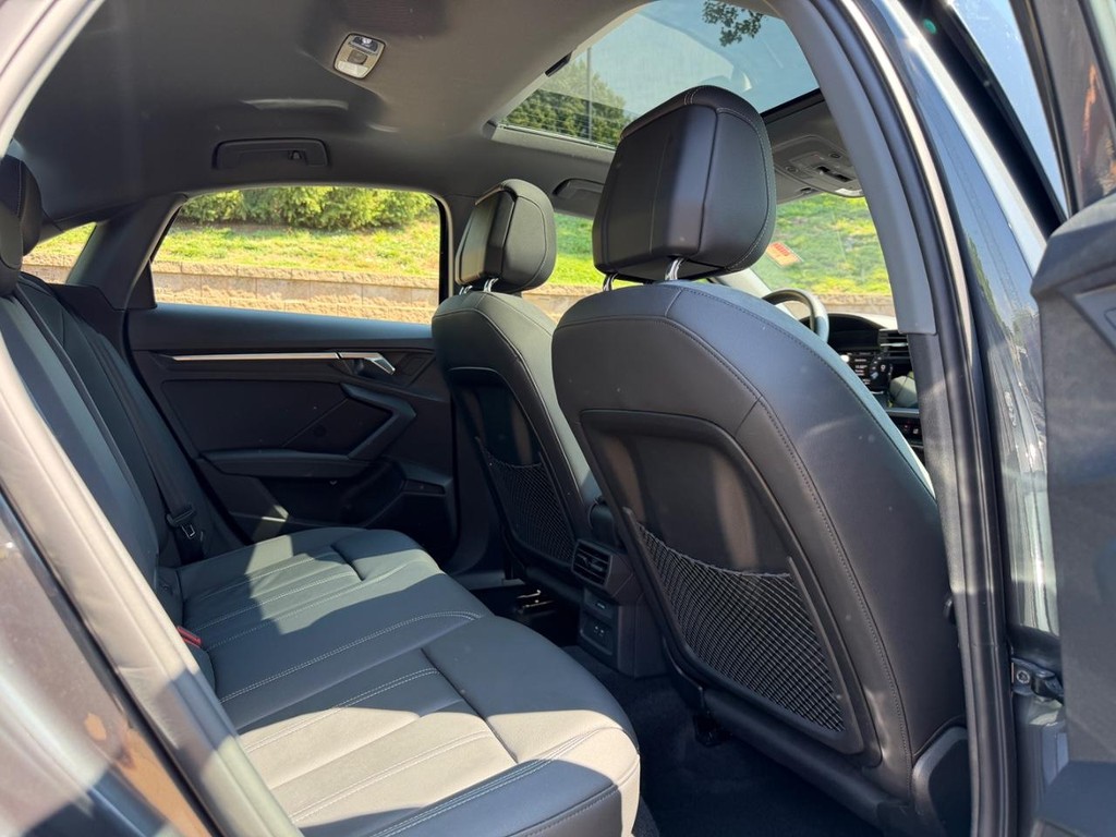 Audi A3 Vehicle Full-screen Gallery Image 10