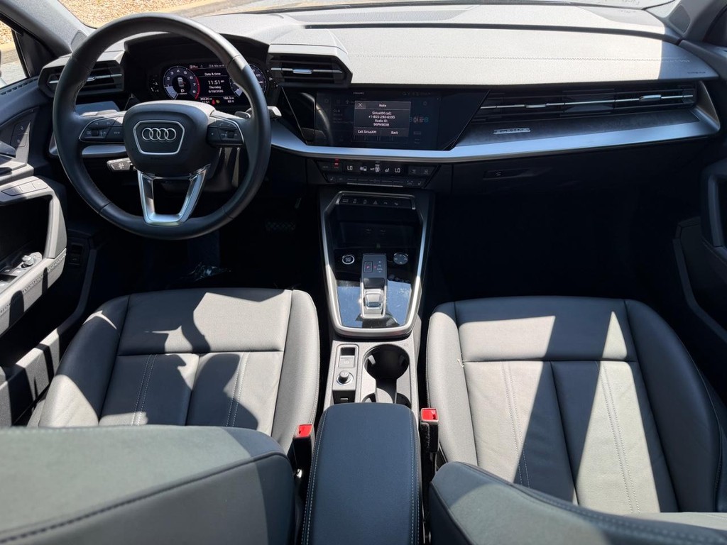 Audi A3 Vehicle Full-screen Gallery Image 11