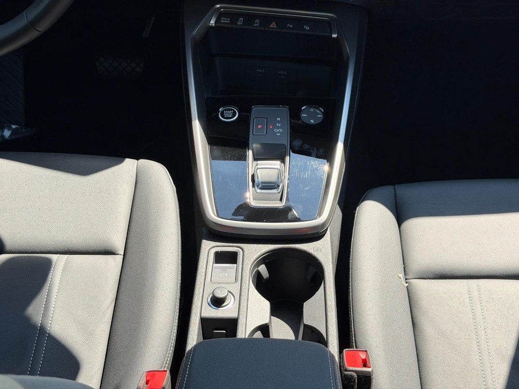 Audi A3 Vehicle Full-screen Gallery Image 14