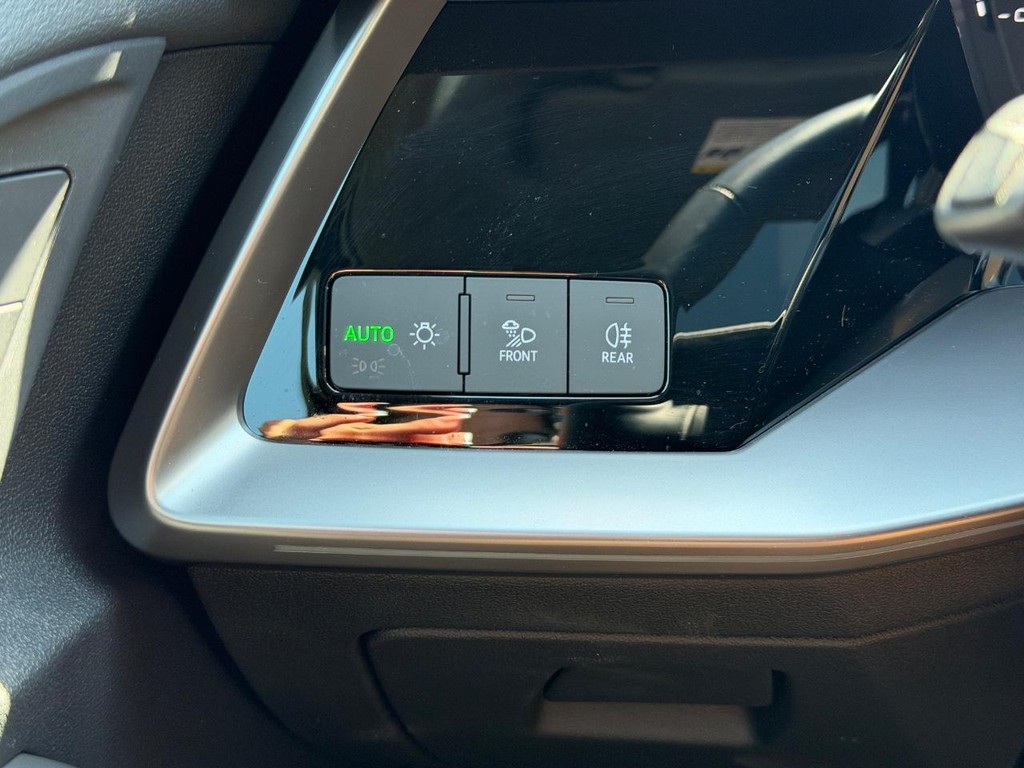 Audi A3 Vehicle Full-screen Gallery Image 16