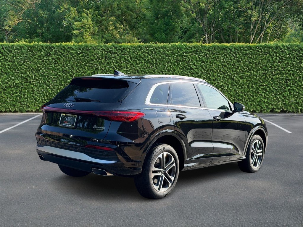 Audi Q5 Vehicle Full-screen Gallery Image 03