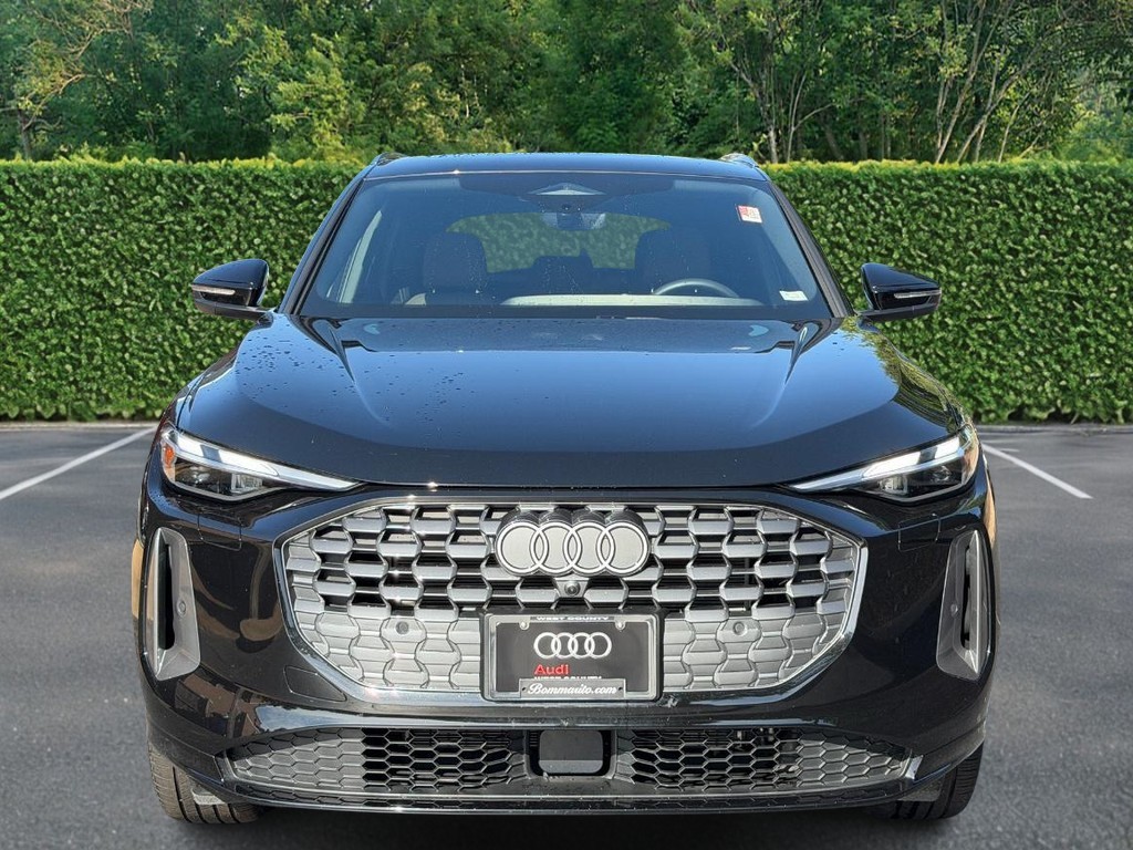 Audi Q5 Vehicle Full-screen Gallery Image 09