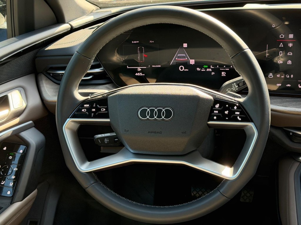 Audi Q5 Vehicle Full-screen Gallery Image 12