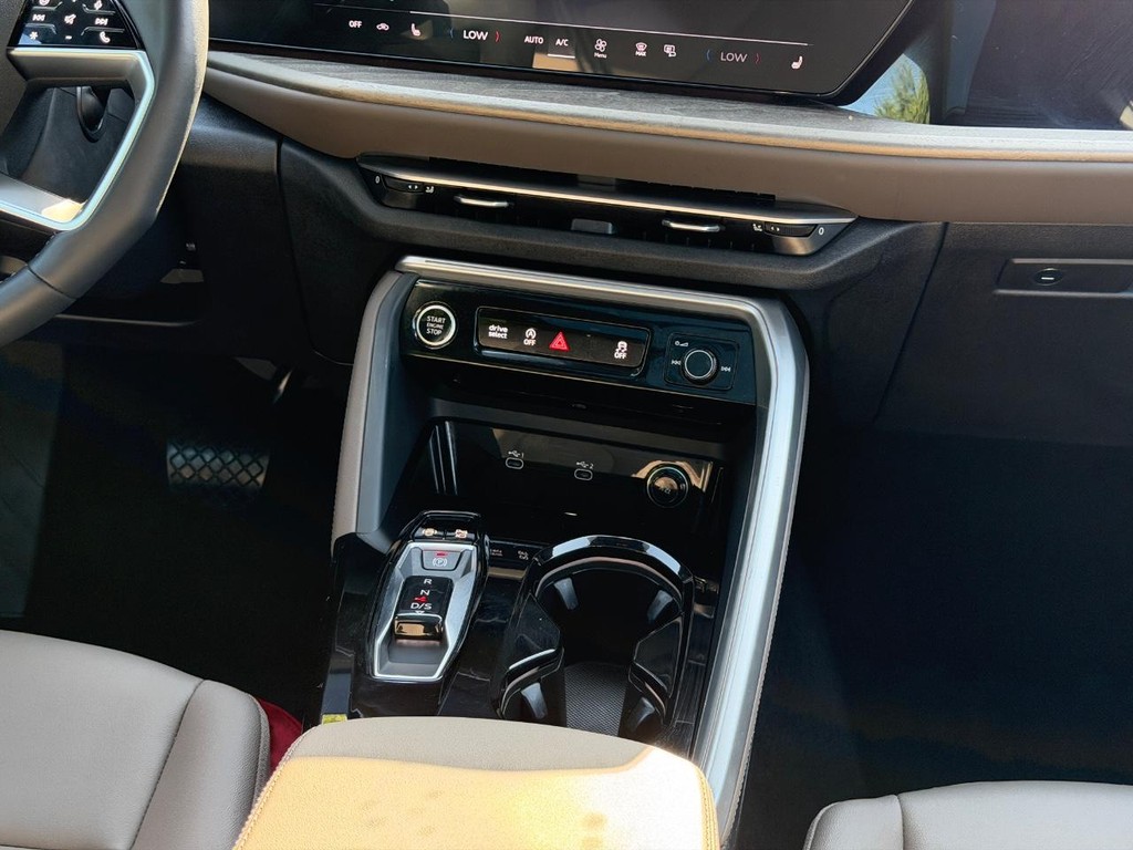 Audi Q5 Vehicle Full-screen Gallery Image 14