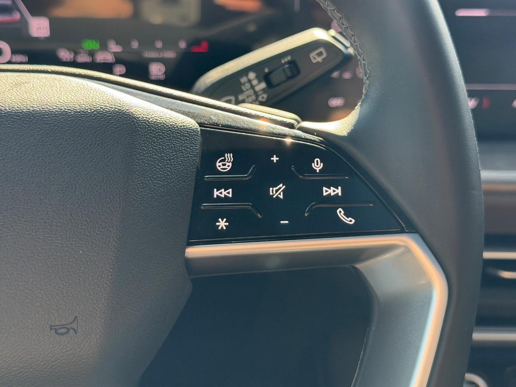 Audi Q5 Vehicle Full-screen Gallery Image 17