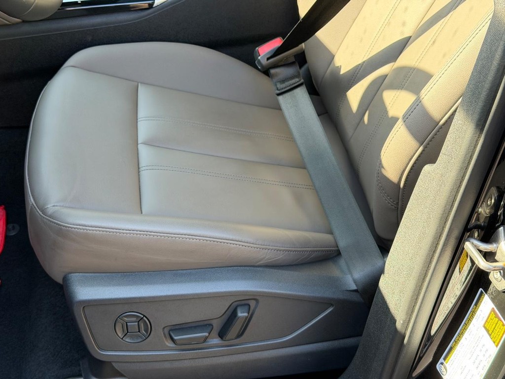 Audi Q5 Vehicle Full-screen Gallery Image 20