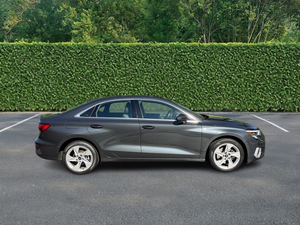 Audi A3 Vehicle Full-screen Gallery Image 02