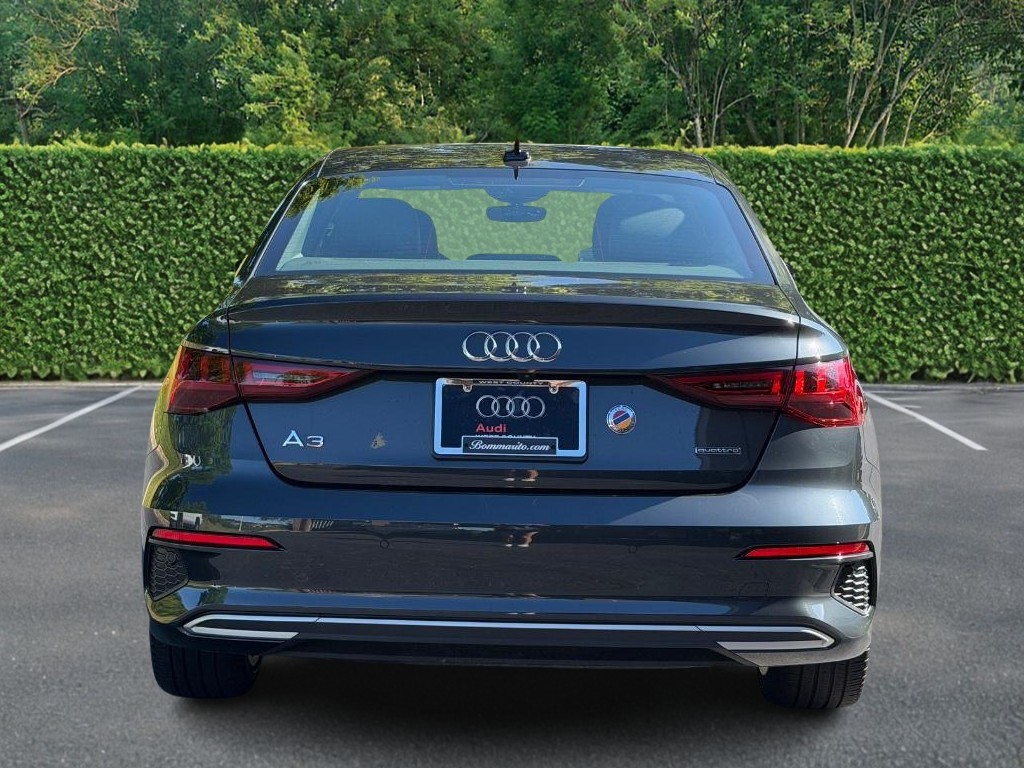 Audi A3 Vehicle Full-screen Gallery Image 05