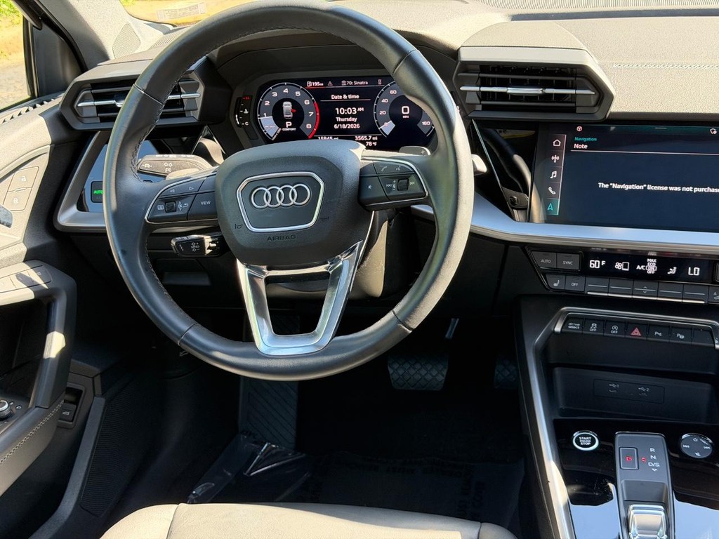 Audi A3 Vehicle Full-screen Gallery Image 12