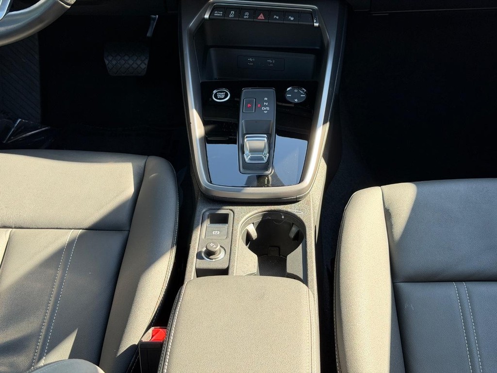 Audi A3 Vehicle Full-screen Gallery Image 14
