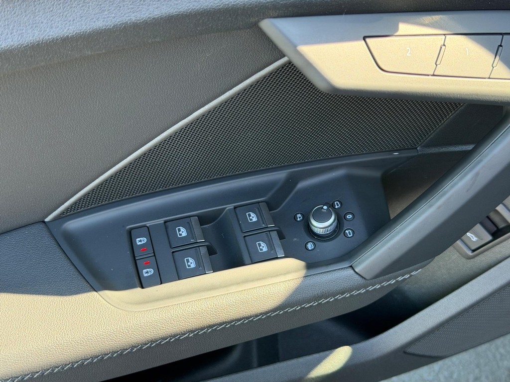 Audi A3 Vehicle Full-screen Gallery Image 15