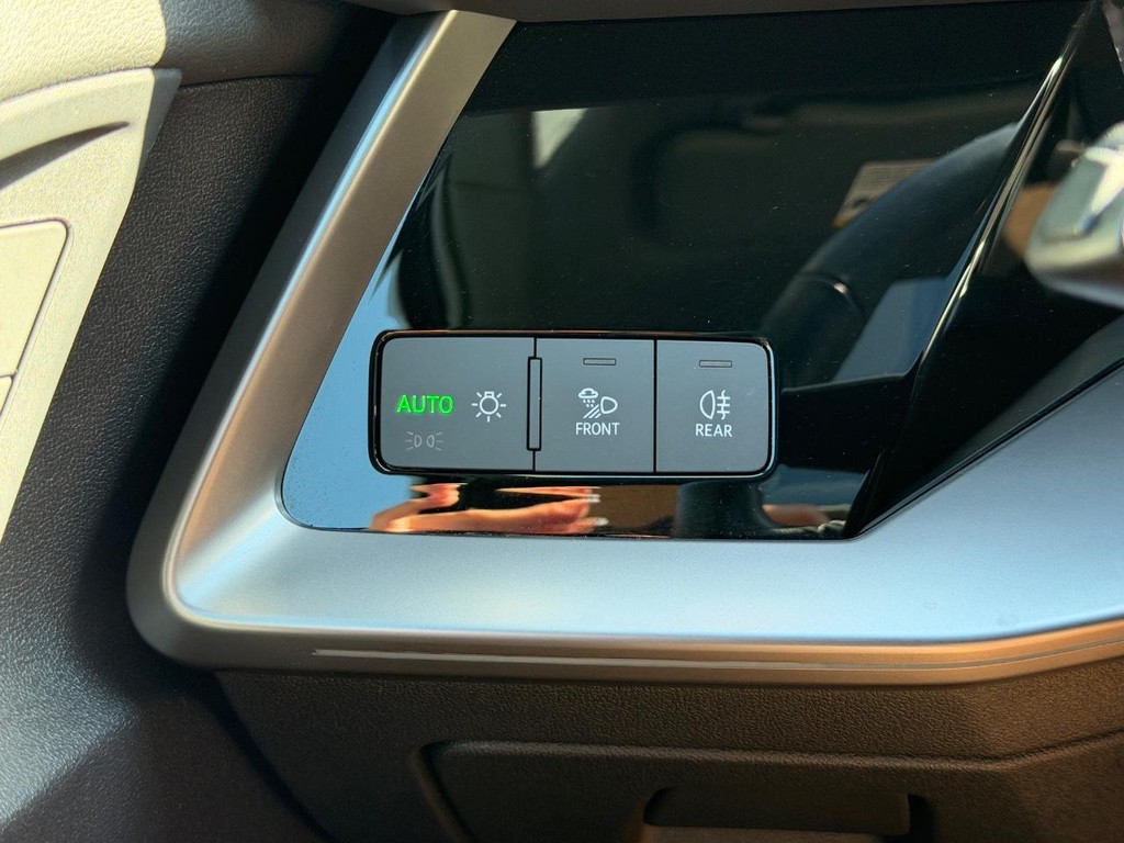 Audi A3 Vehicle Full-screen Gallery Image 16
