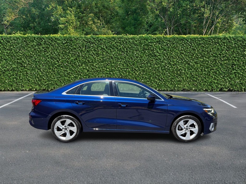 Audi A3 Vehicle Full-screen Gallery Image 02