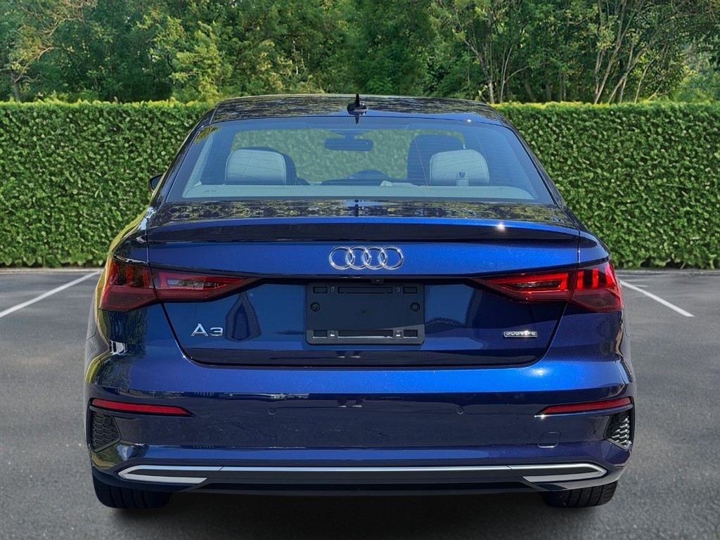 Audi A3 Vehicle Full-screen Gallery Image 05