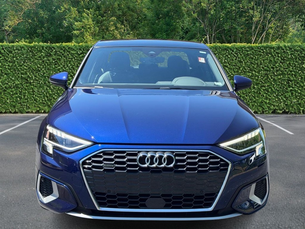 Audi A3 Vehicle Full-screen Gallery Image 09